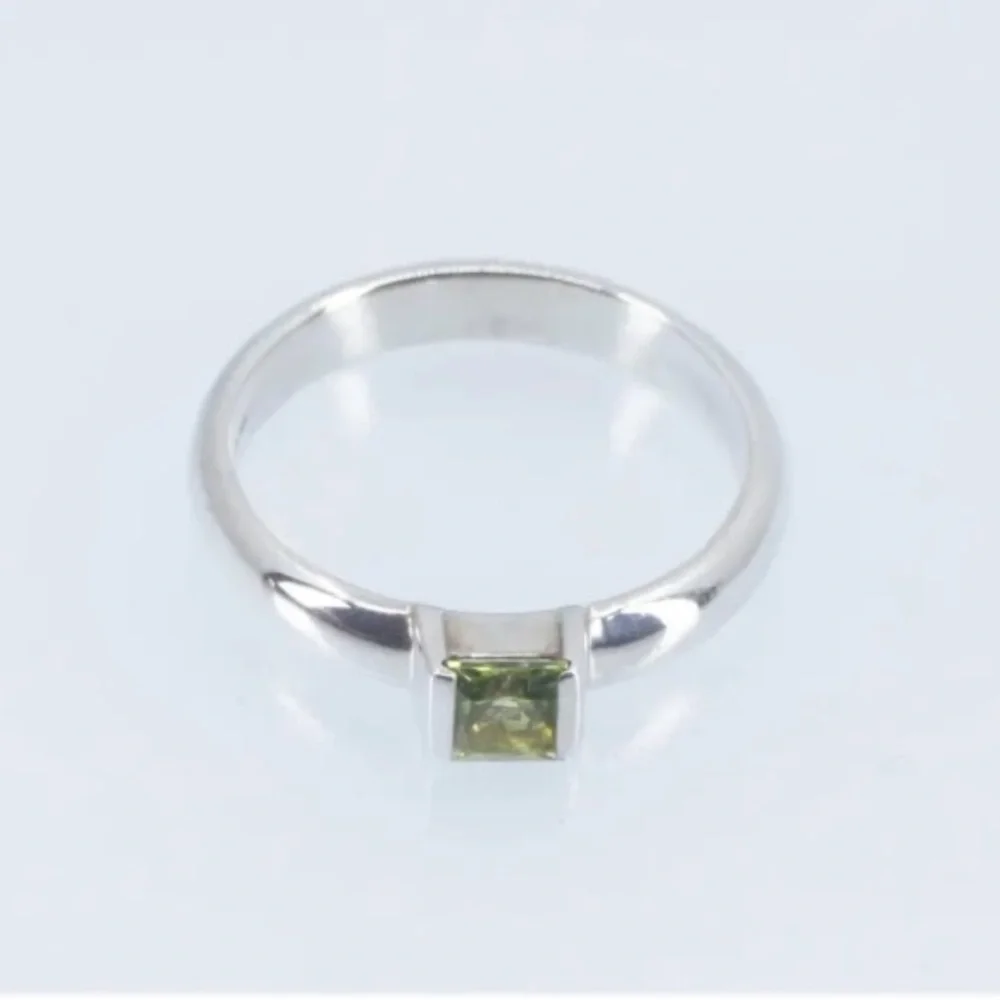 Tiffany & Co. Peridot Sterling Silver Stackable Ring | Vintage 2004 | Size 5.5
